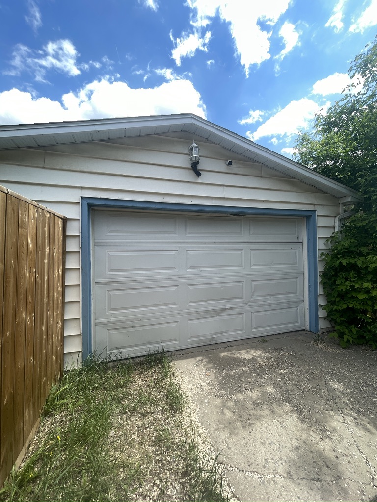 1405-Garage Avenue G North