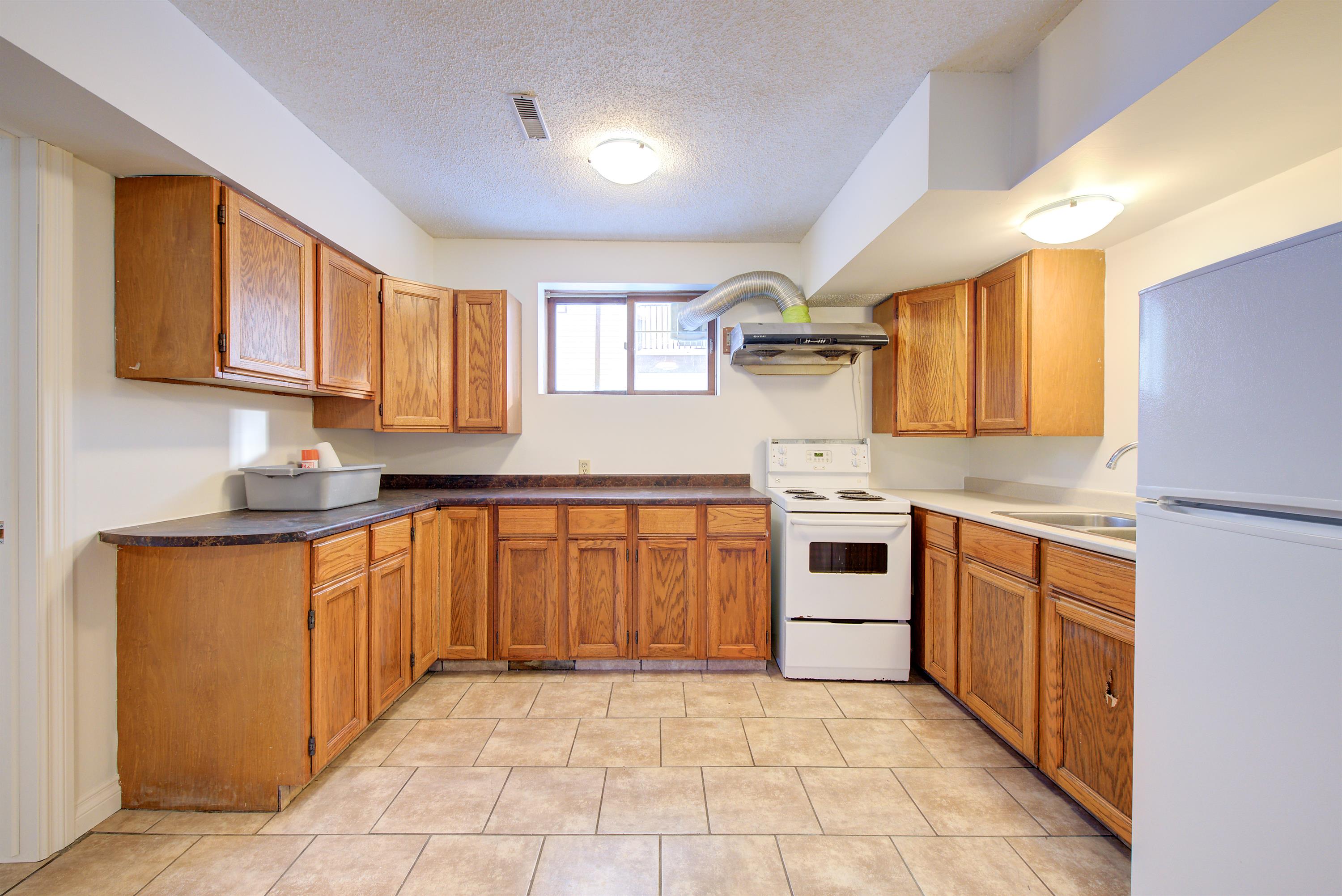 3 - 1002 9th Street East