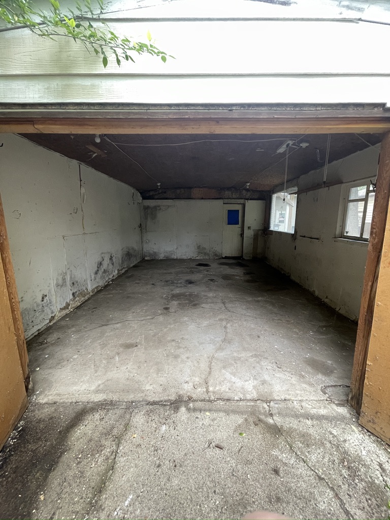 420-Garage B Taylor Street East